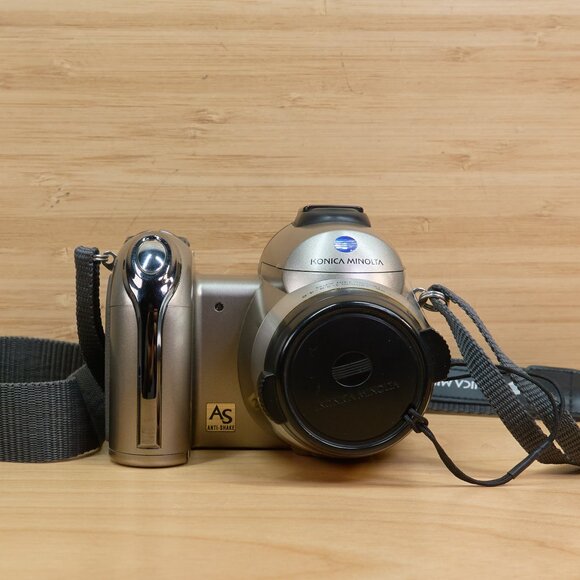 Konica Minolta DiMAGE Z6 Digital Camera / 6 MP / 12X Optical Zoom / Silver - Picture 2 of 8